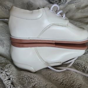 Infant dress shoes.